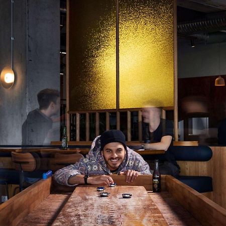 Lylo Auckland Hotel Экстерьер фото A sushi chef at work