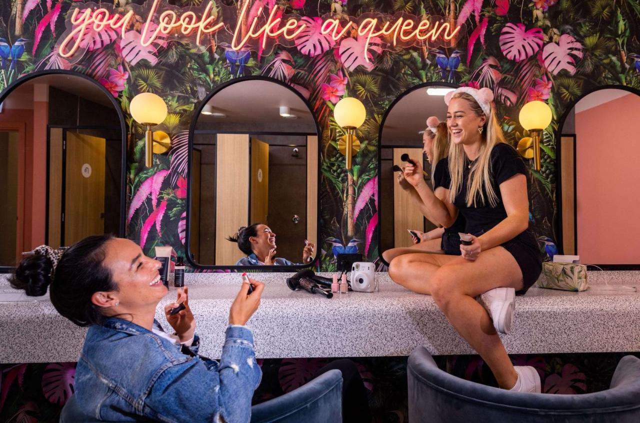 Lylo Auckland Hotel Экстерьер фото The interior of the first store in London